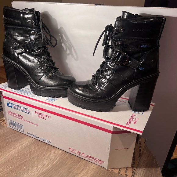 GUESS GBG Los Angeles SIZE 8 Platform Block‎ Heel Bootie- pre loved whimsigoth - Picture 10 of 12